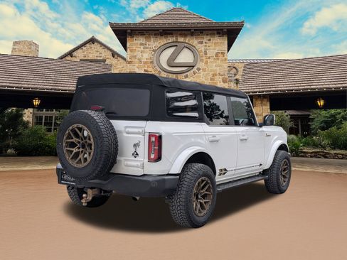 Used 2021 Ford Bronco Outer Banks image 2