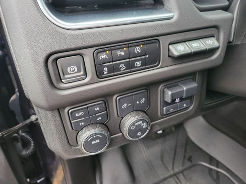 Used 2024 Chevrolet Suburban Premier w/ Premium Package image 8