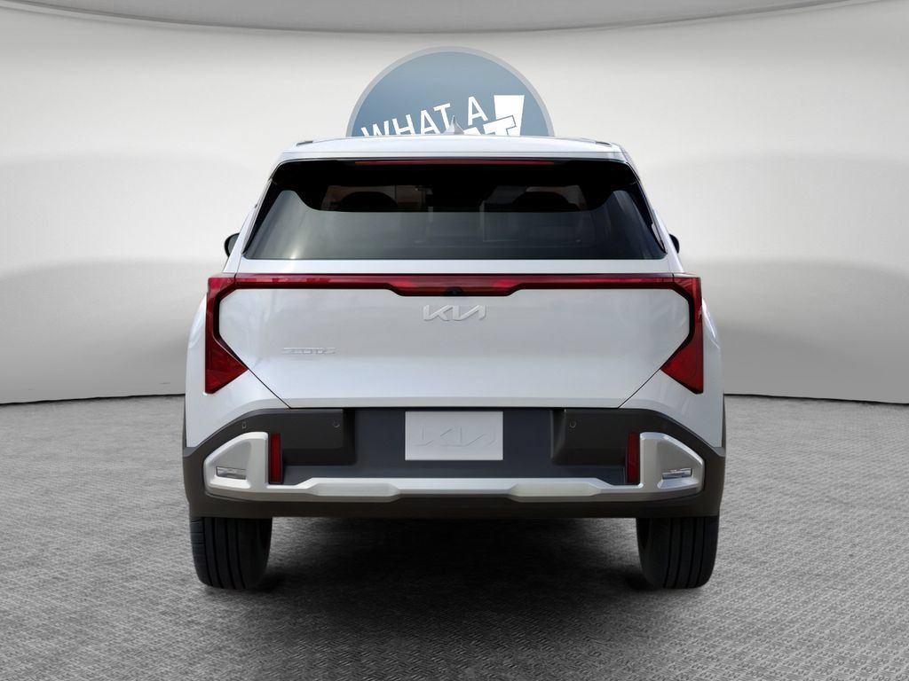 New 2027 Kia Seltos LX FWD image 5