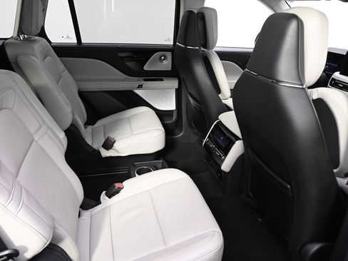 Used 2025 Lincoln Aviator Reserve w/ Equipment Group 201A image 18