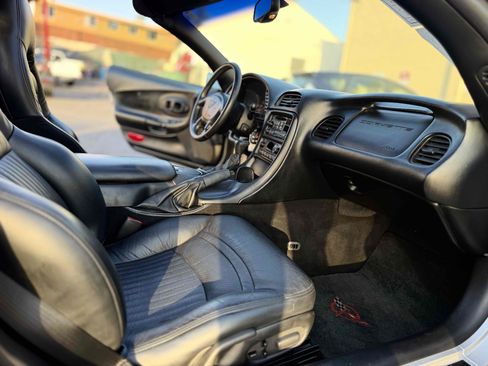 Used 2001 Chevrolet Corvette Convertible w/ Preferred Equipment Group2 RWD image 19