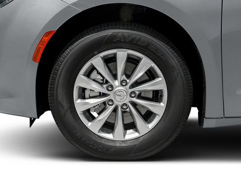 Used 2017 Chrysler Pacifica Touring-L Plus image 14