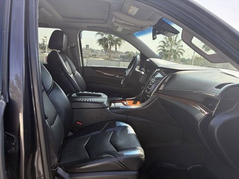Used 2015 Cadillac Escalade Premium image 25