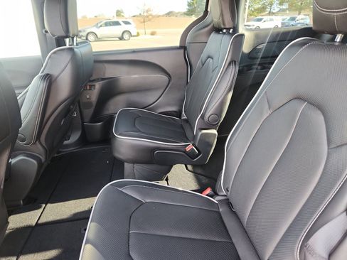 New 2026 Chrysler Pacifica Limited image 21