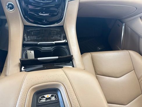 Used 2020 Cadillac Escalade Platinum AWD/4WD image 23