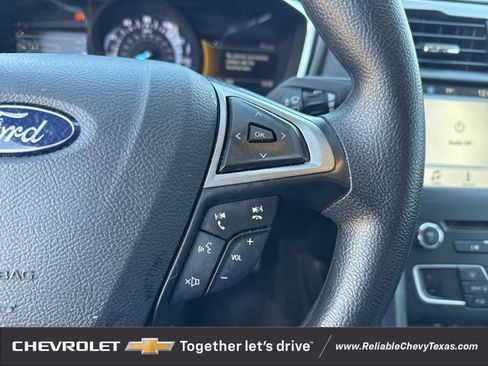 Used 2017 Ford Fusion SE w/ Fusion SE Technology Package image 25