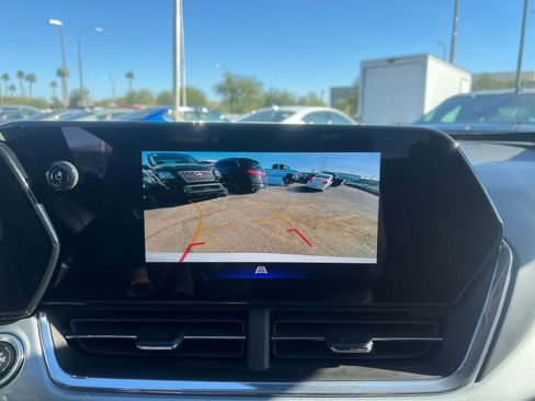 Used 2025 Chevrolet Trax LT image 17