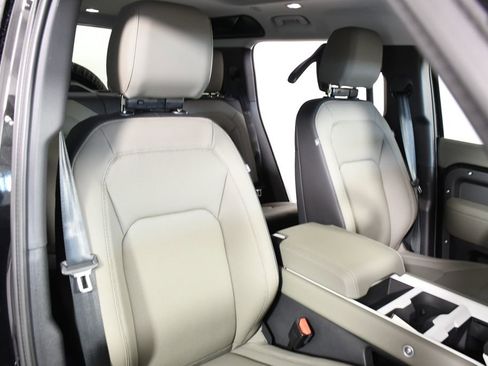 Used 2025 Land Rover Defender 110 S image 20