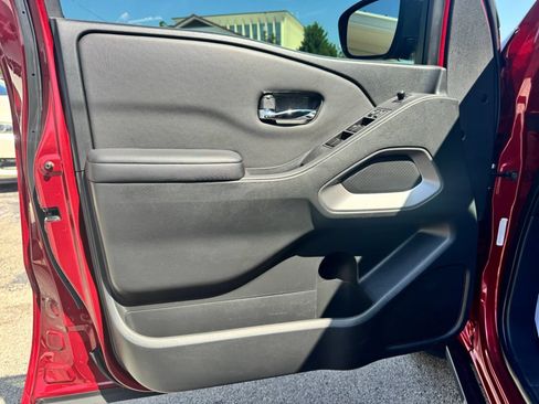 Used 2022 Nissan Frontier SV AWD/4WD image 9