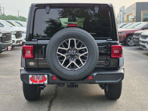 New 2026 Jeep Wrangler Unlimited Sahara AWD/4WD image 6