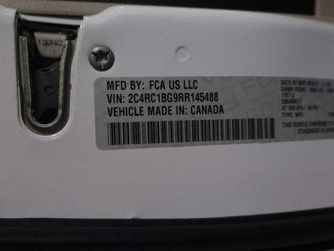 Used 2024 Chrysler Pacifica Touring-L image 51