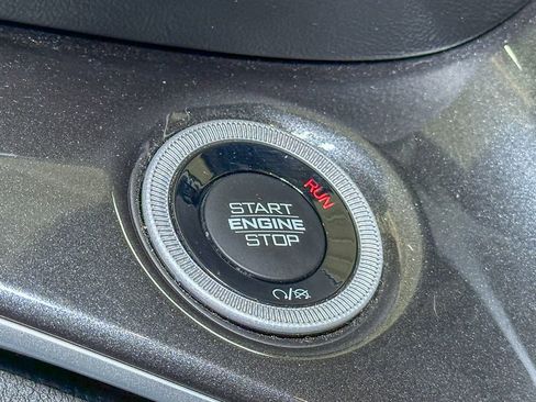 Used 2023 Jeep Grand Cherokee Laredo image 36