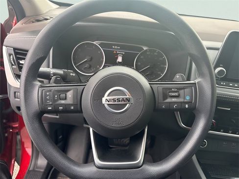 Used 2021 Nissan Rogue SV image 17