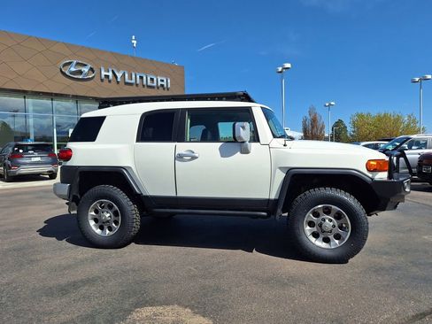Used 2012 Toyota FJ Cruiser 4WD w/ Convenience Pkg image 2