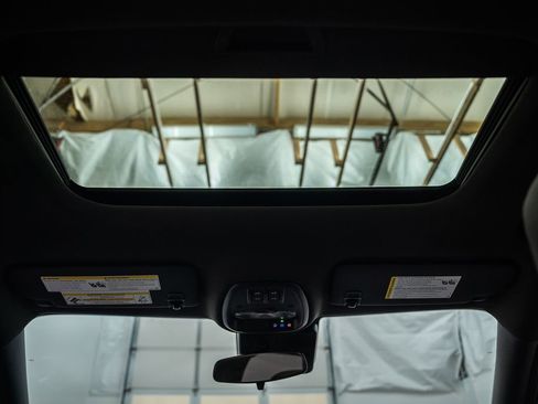 New 2026 Chevrolet Trax RS w/ Sunroof Package FWD image 31