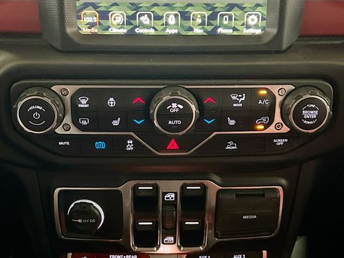 Used 2023 Jeep Wrangler Unlimited Rubicon 4xe AWD/4WD image 12