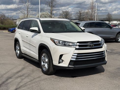 Used 2017 Toyota Highlander Limited w/ Protection Package #3 image 7