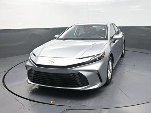 Used 2025 Toyota Camry LE FWD image 2