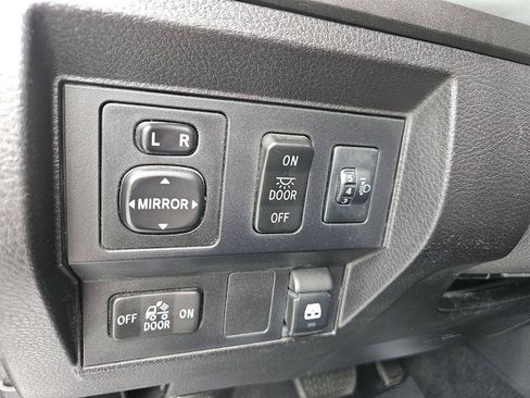 Used 2016 Toyota Tundra SR5 AWD/4WD image 30