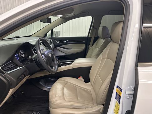 Used 2020 Buick Enclave Essence image 10