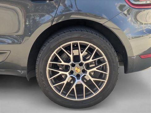 Used 2018 Porsche Macan S image 16