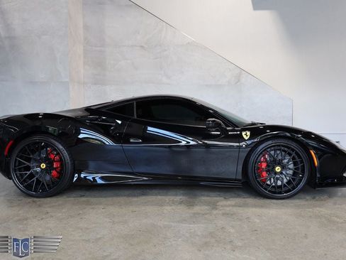 Used 2020 Ferrari F8 Tributo RWD image 3