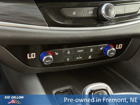Used 2020 Buick Enclave Essence AWD/4WD image 11