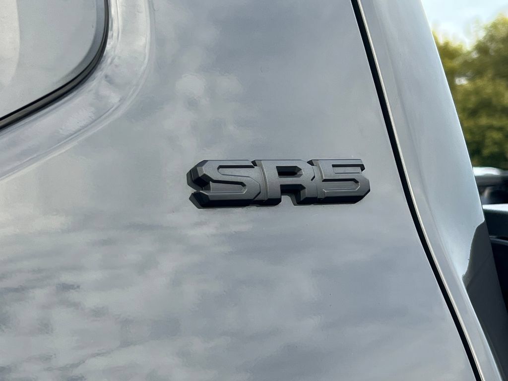 Used 2024 Toyota Tacoma SR5 AWD/4WD image 15