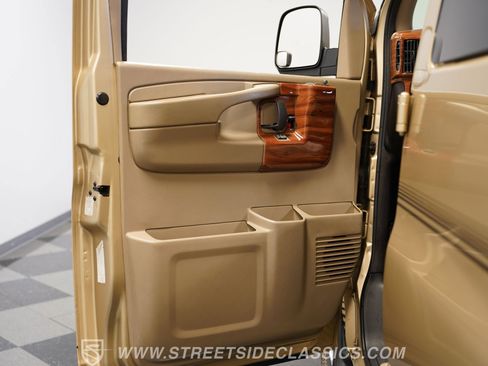 Used 2006 Chevrolet Express 1500 w/ Preferred Equipment Group image 36