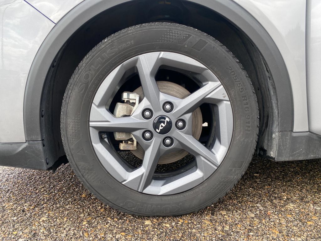 Used 2025 Kia K4 FWD image 26