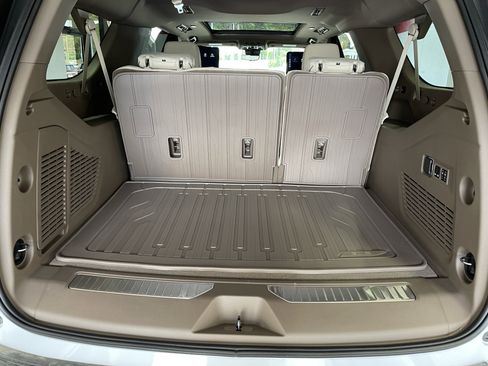 New 2026 GMC Yukon XL Denali w/ Denali Reserve Package AWD/4WD image 9