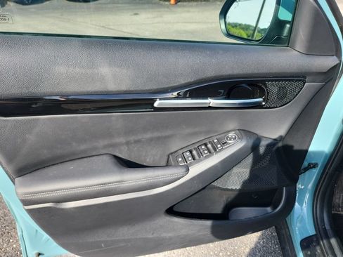 Certified 2025 Kia Seltos EX AWD/4WD image 11