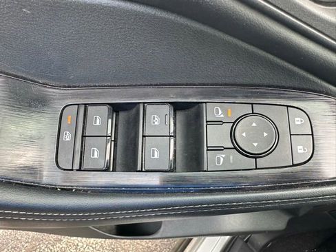 Used 2025 Nissan Rogue SV image 9