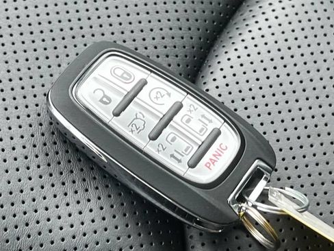 Used 2024 Chrysler Pacifica Limited w/ Trailer Tow Group FWD image 36