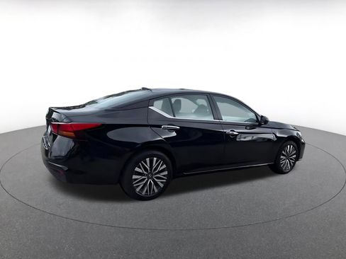 Used 2025 Nissan Altima 2.5 SV FWD image 14