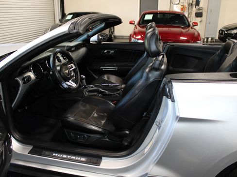 Used 2016 Ford Mustang Premium RWD image 30