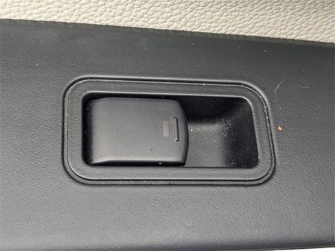 Used 2023 Nissan Titan SV w/ SV Convenience Package image 25