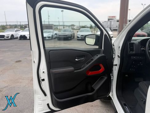 Used 2023 Nissan Frontier PRO-4X w/ Pro Convenience Package AWD/4WD image 11