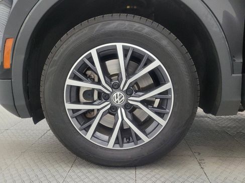 Used 2020 Volkswagen Tiguan SE image 31