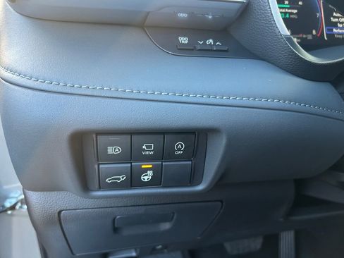 Used 2025 Toyota Highlander Limited image 21