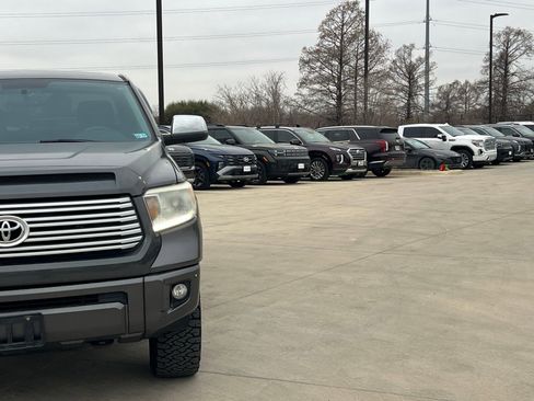 Used 2016 Toyota Tundra Platinum image 3