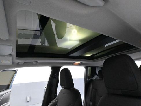 Used 2023 Jeep Renegade Latitude w/ Sun/Sound Group image 26