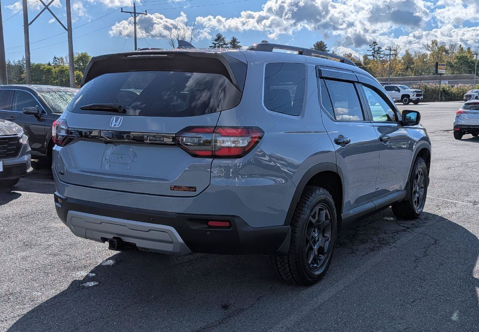 Certified 2025 Honda Pilot TrailSport image 7