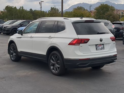 Used 2022 Volkswagen Tiguan SE w/ Panoramic Sunroof Package AWD/4WD image 8