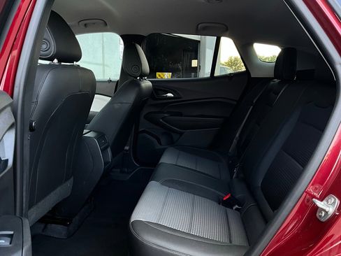 Used 2025 Chevrolet Trax LT image 11