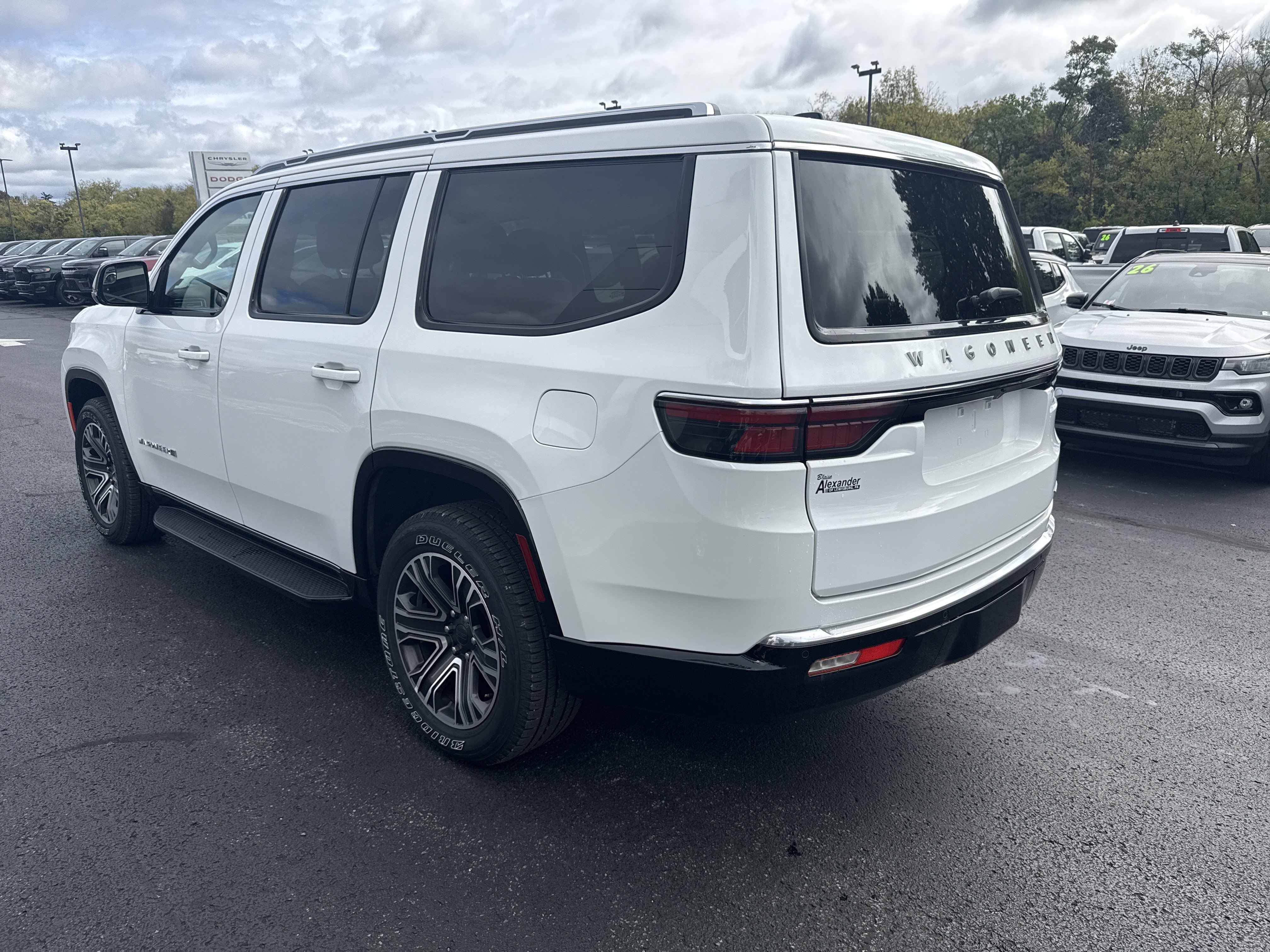 Used 2024 Jeep Wagoneer Series II AWD/4WD image 9