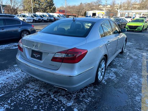 Used 2012 Hyundai Genesis 3.8 image 7
