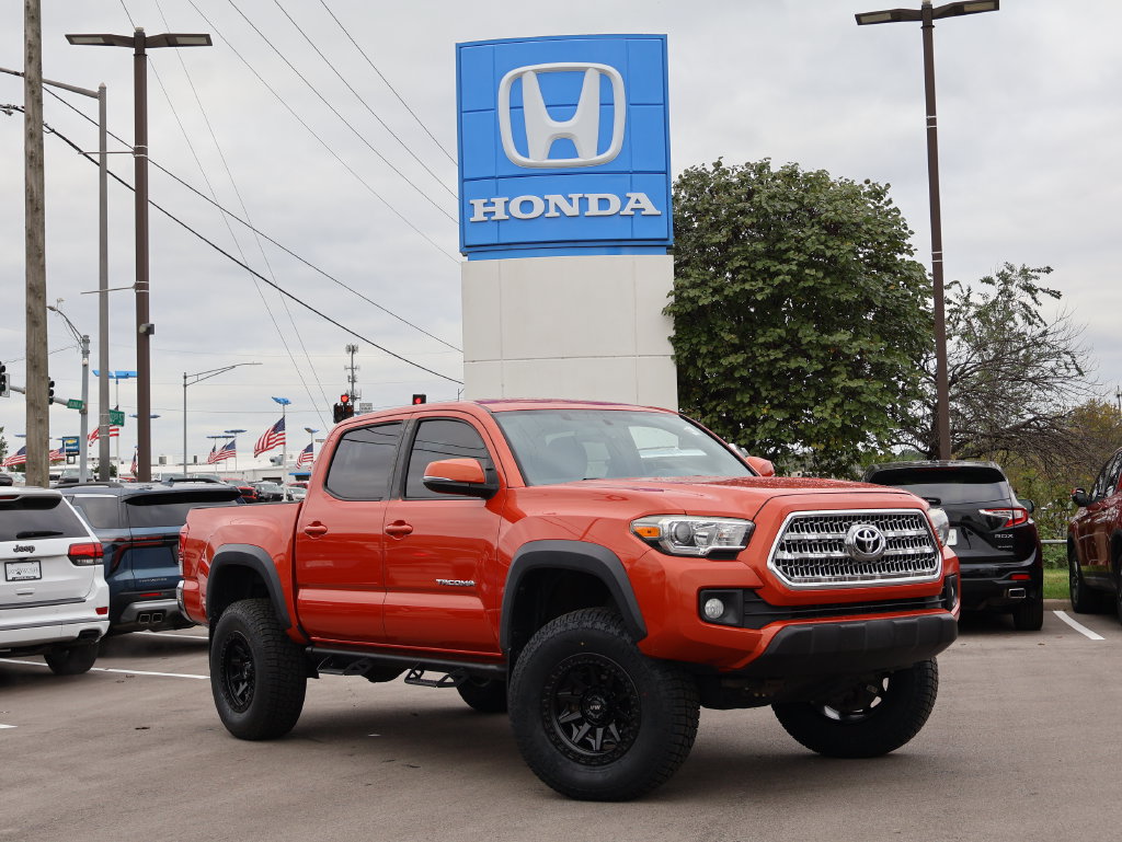 Used 2016 Toyota Tacoma TRD Off-Road w/ Towing Package AWD/4WD image 1
