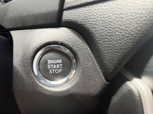 Used 2025 Toyota RAV4 XLE FWD image 27