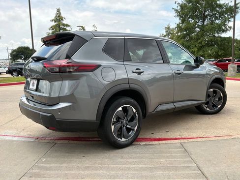 Used 2025 Nissan Rogue SV FWD image 6